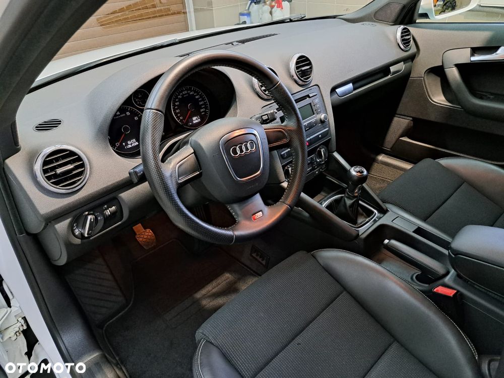 Audi A3 Sportback 1.4 TFSI Ambiente - 23