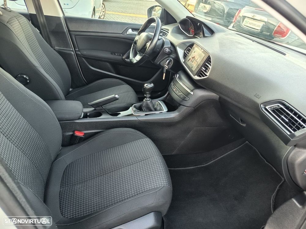 Peugeot 308 SW 1.2 PureTech Style - 16