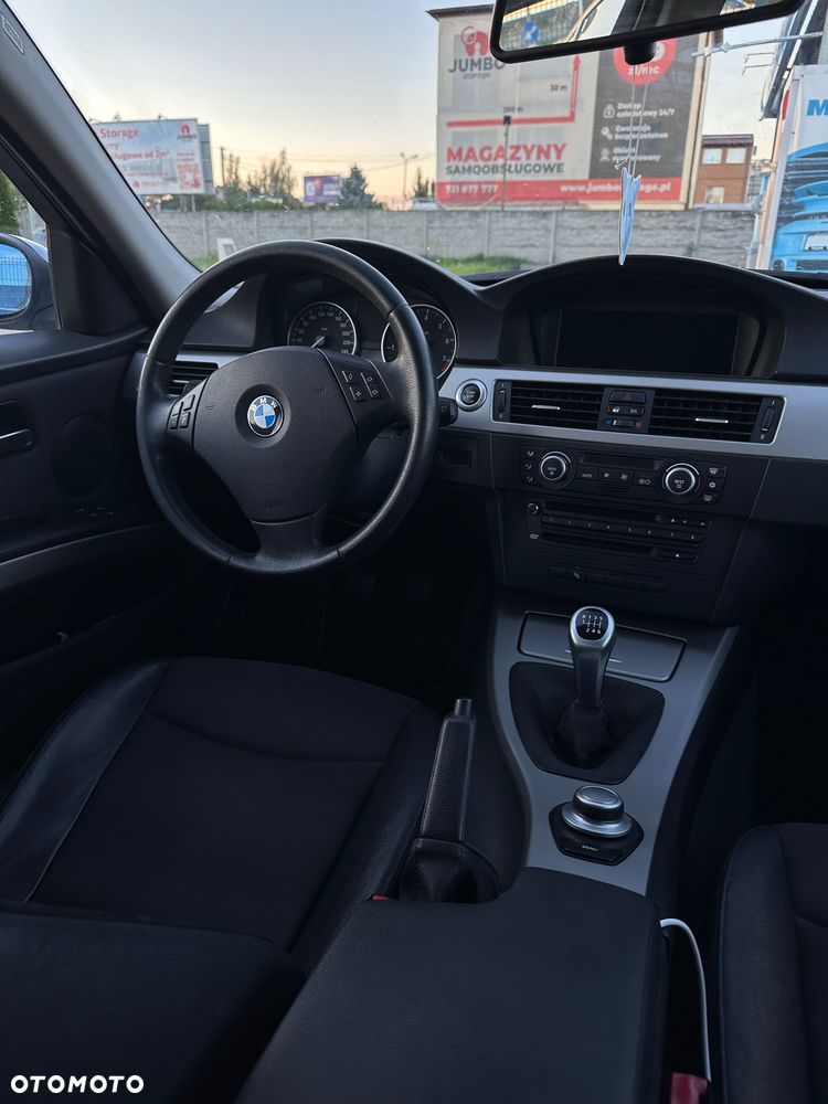 BMW Seria 3 325i - 25