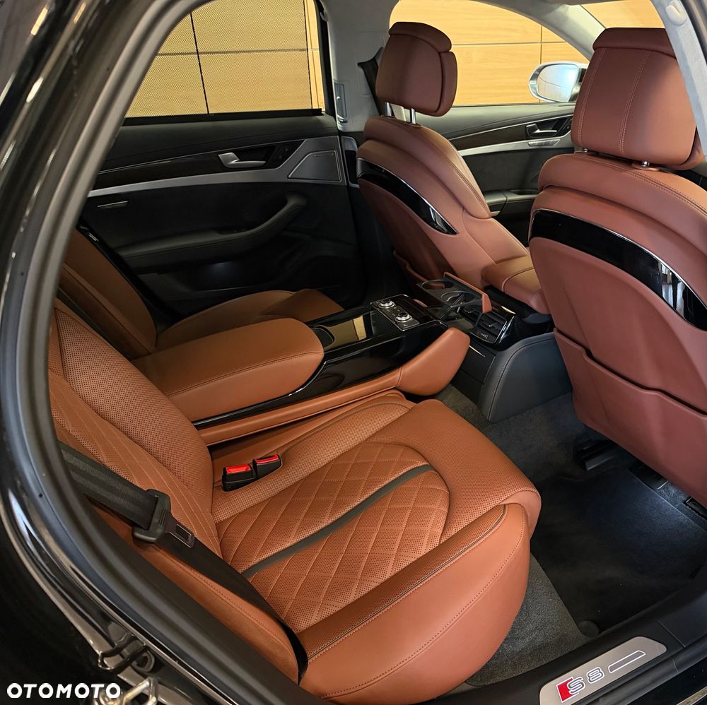 Audi S8 - 14