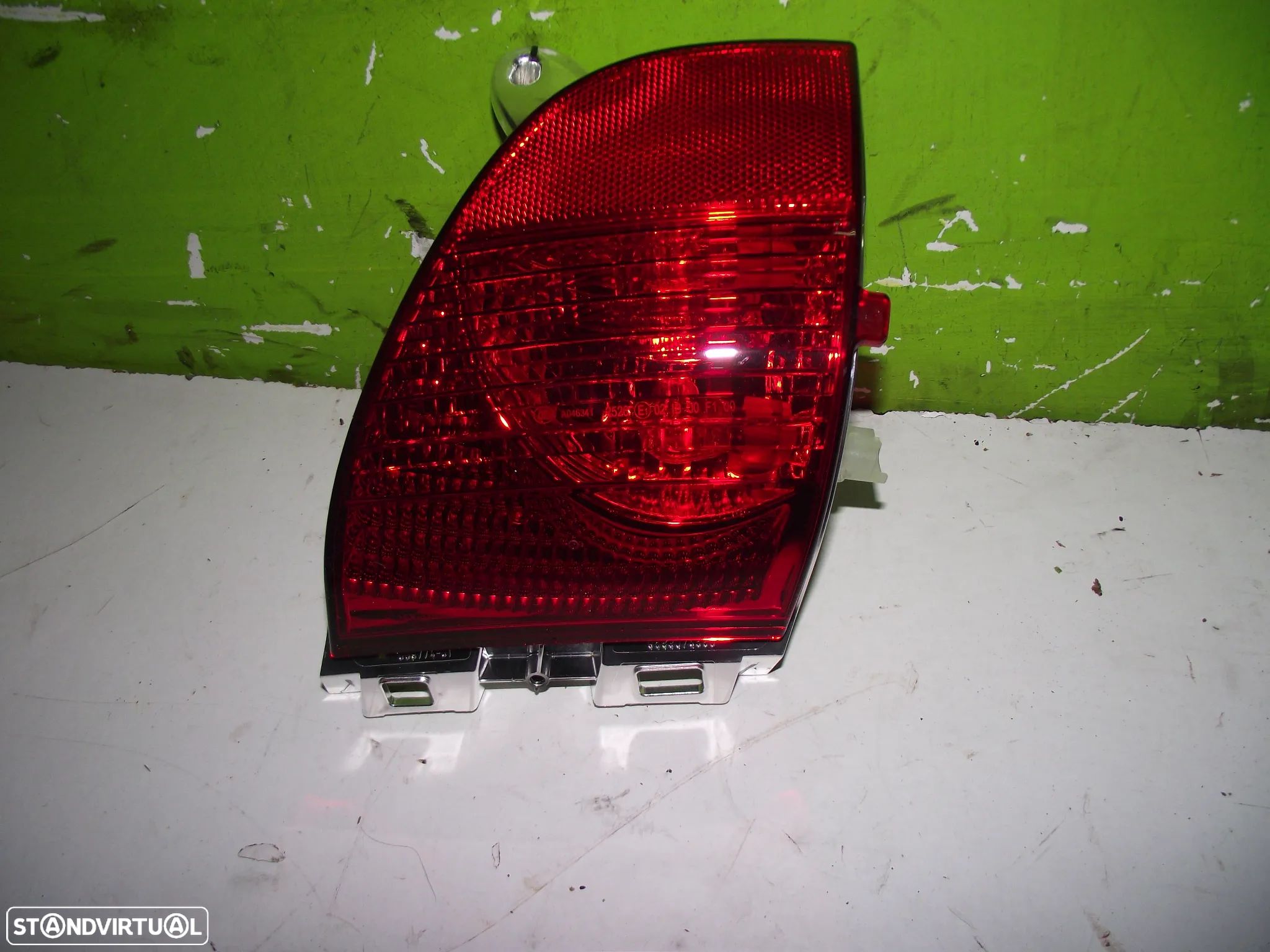 Farol de Nevoeiro Trás Esquerdo Peugeot 2008 / Citroen C3 Aircross - 2017 / 2023 - 1