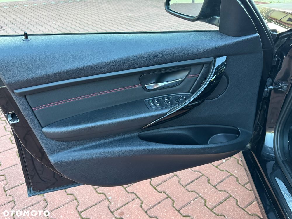 BMW Seria 3 320d Blue Performance Sport Line - 33