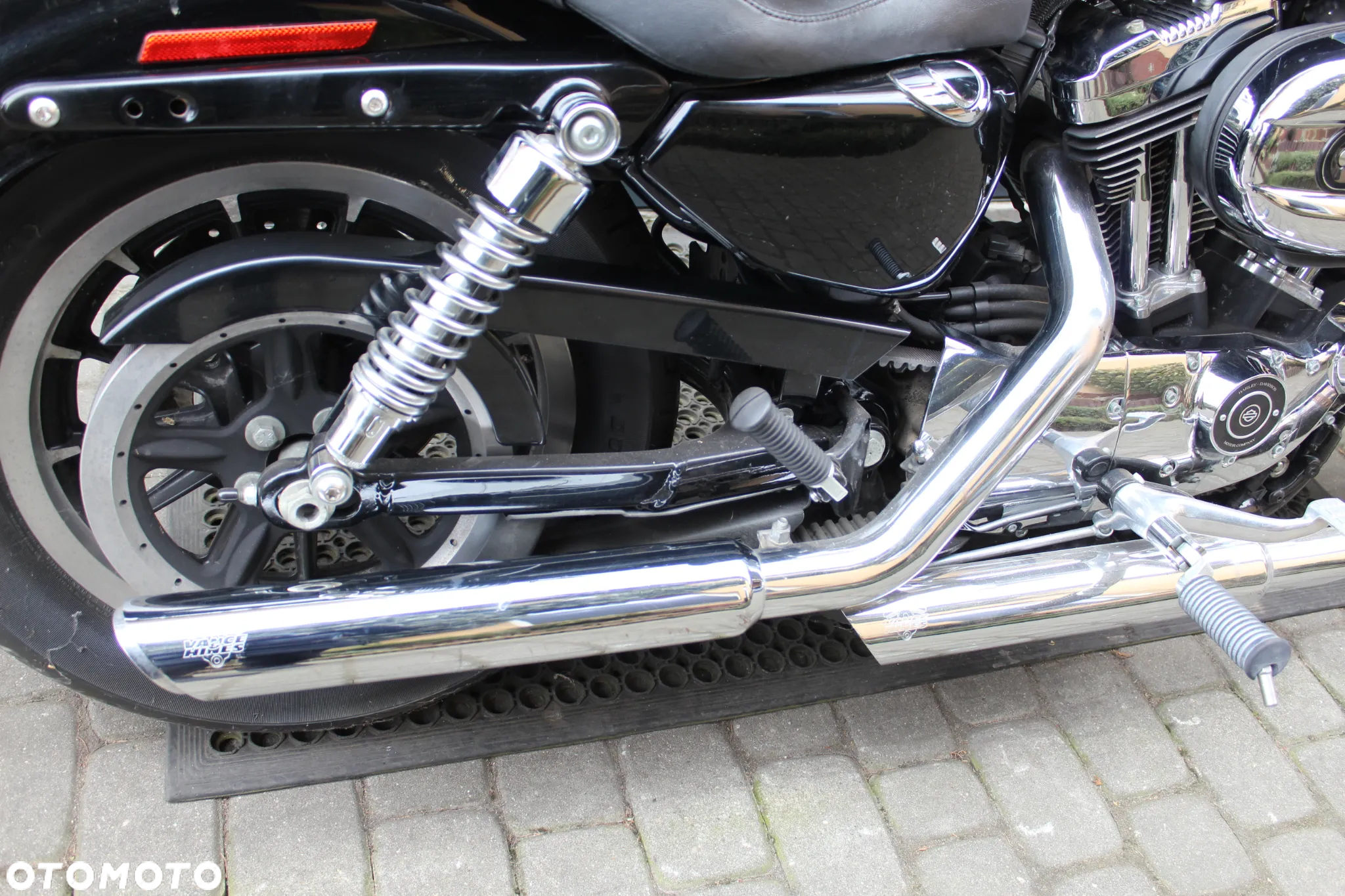 Harley-Davidson Sportster Custom 1200C - 8