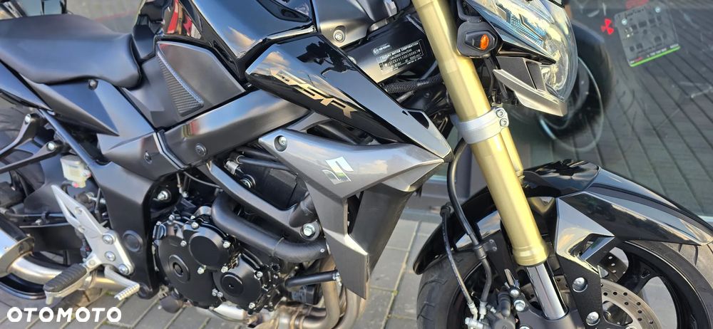 Suzuki GSR - 9
