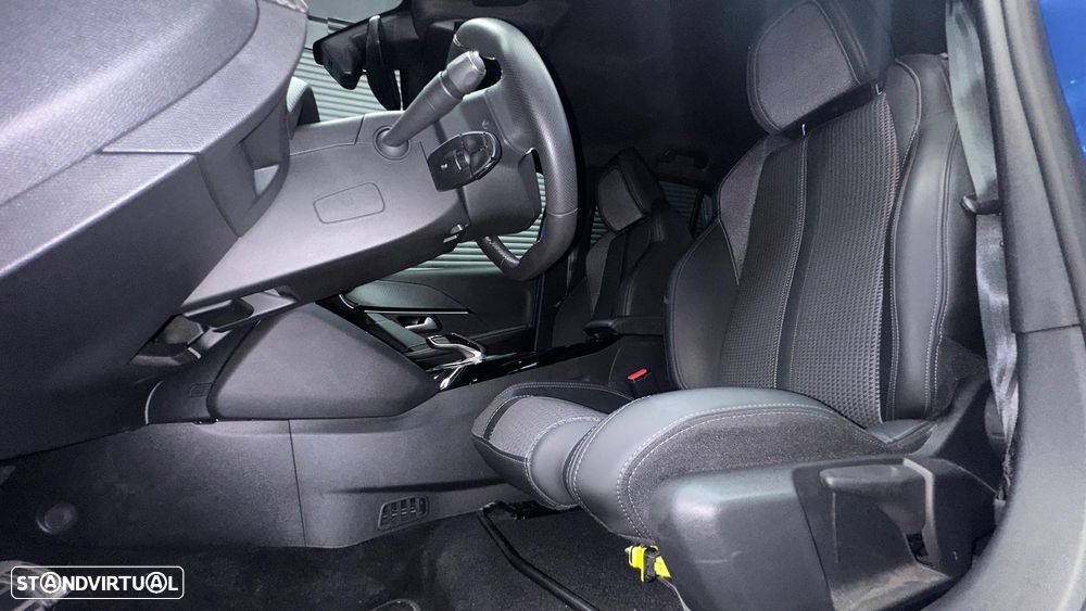 Peugeot e-208 GT - 41