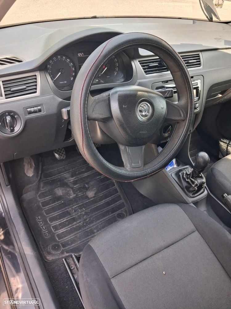 Skoda Rapid 1.6 TDI Edition - 8