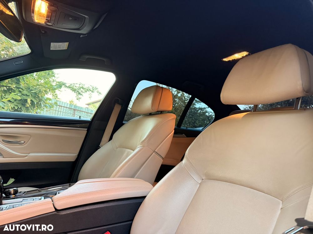 BMW Seria 5 525d xDrive AT - 24