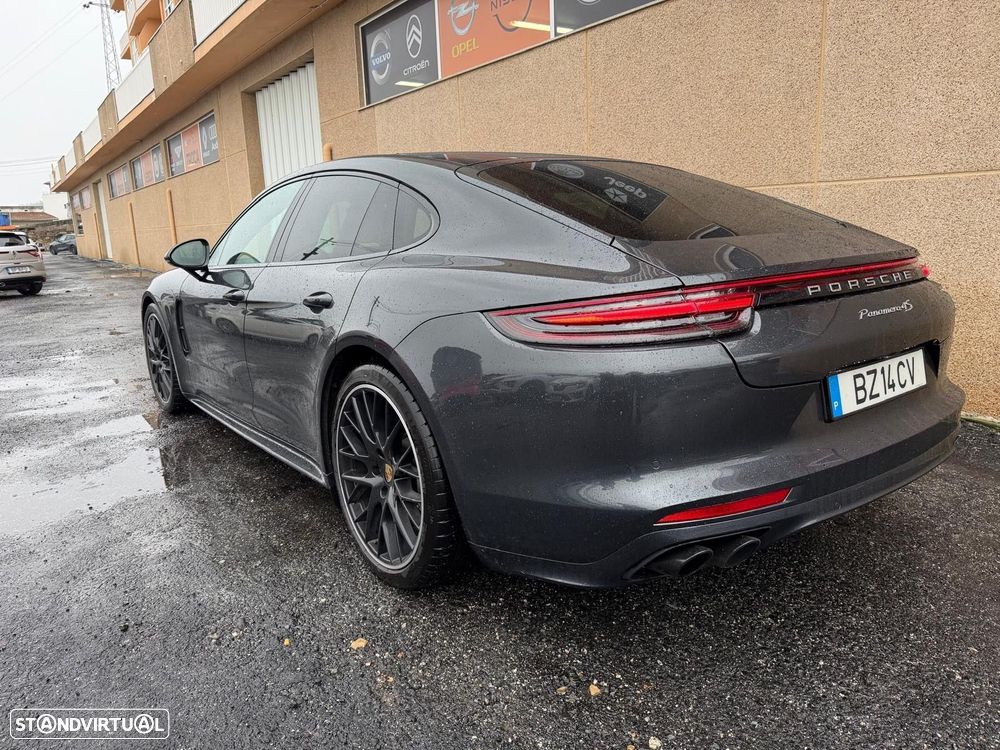 Porsche Panamera 4 S - 12