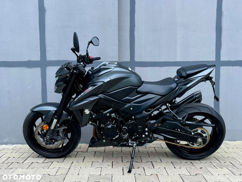 Suzuki GSX - 5