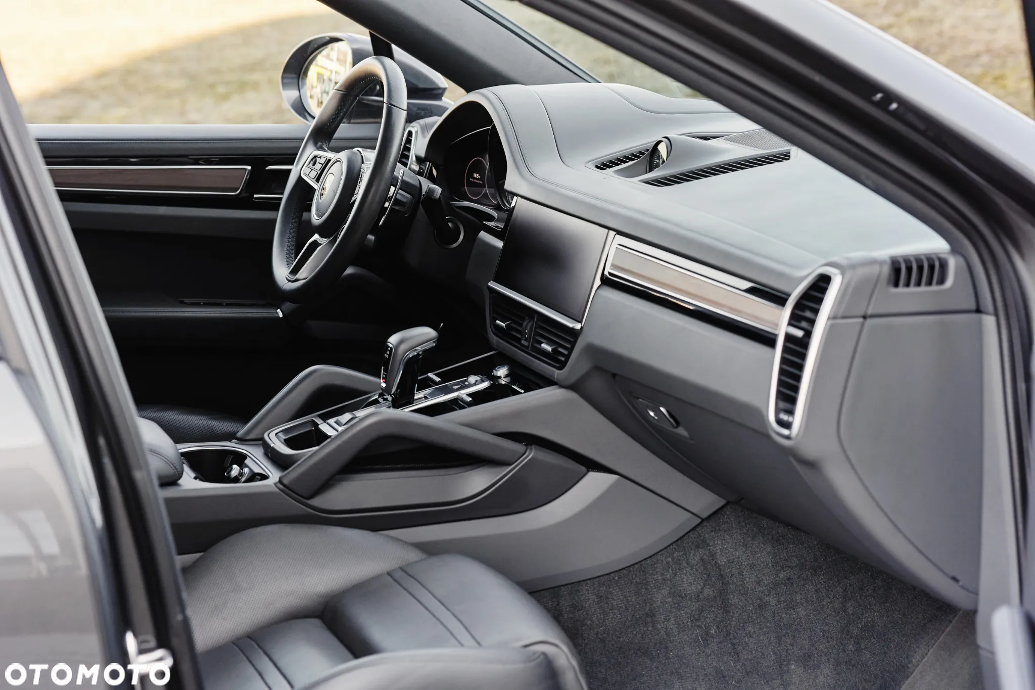 Porsche Cayenne Coupe E-Hybrid Platinum Edition - 12