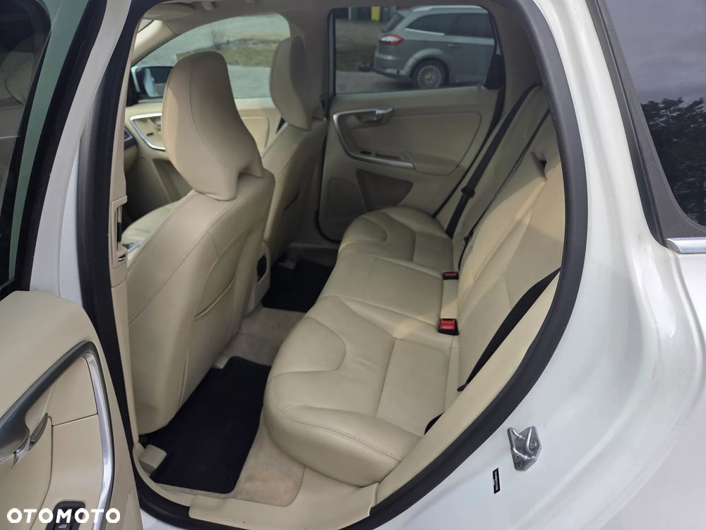 Volvo XC 60 T5 Drive-E Momentum - 6