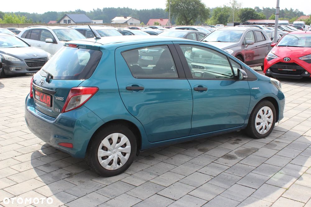 Toyota Yaris Hybrid 100 Premium - 10