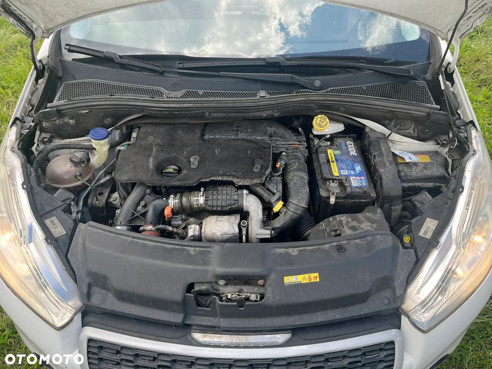 Peugeot 208 - 11