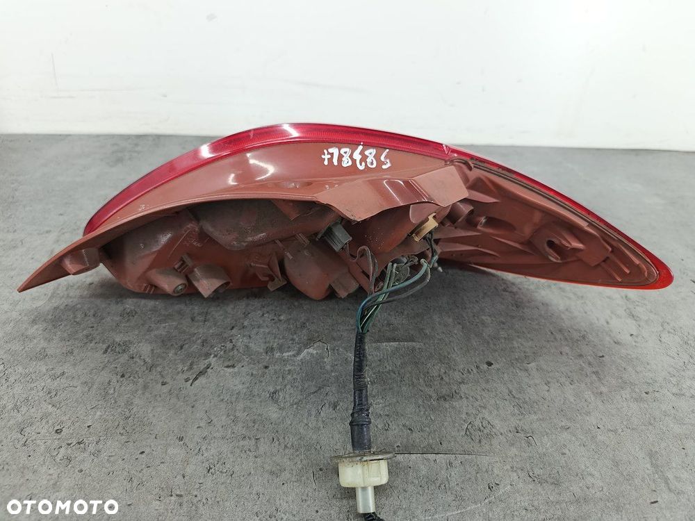 LAMPA TYLNA LEWA MAZDA 2 II D65151160  P5776L STANLEY   HATCHBACK 5D - 4