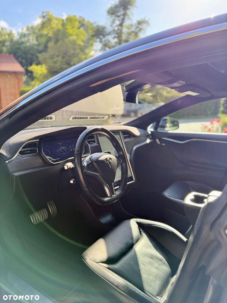 Tesla Model S - 21