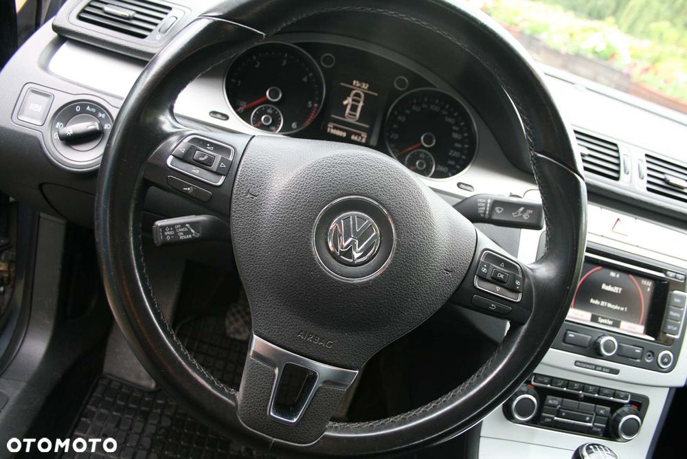 Volkswagen Passat 1.6 TDI DPF BlueMotion Technology Comfortline - 4