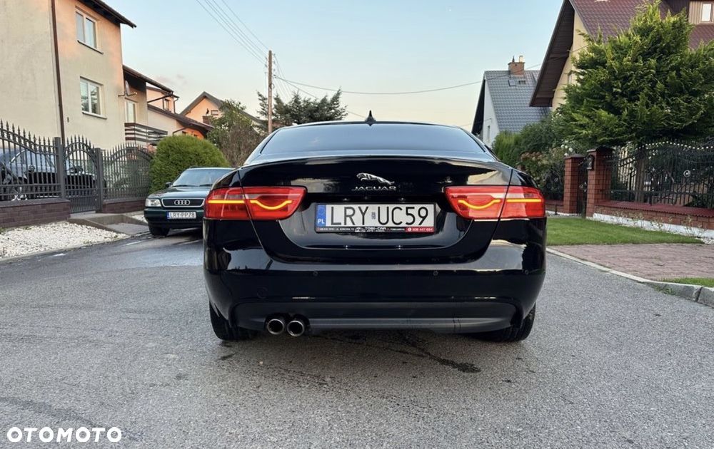 Jaguar XE 2.0 D R-Sport - 8
