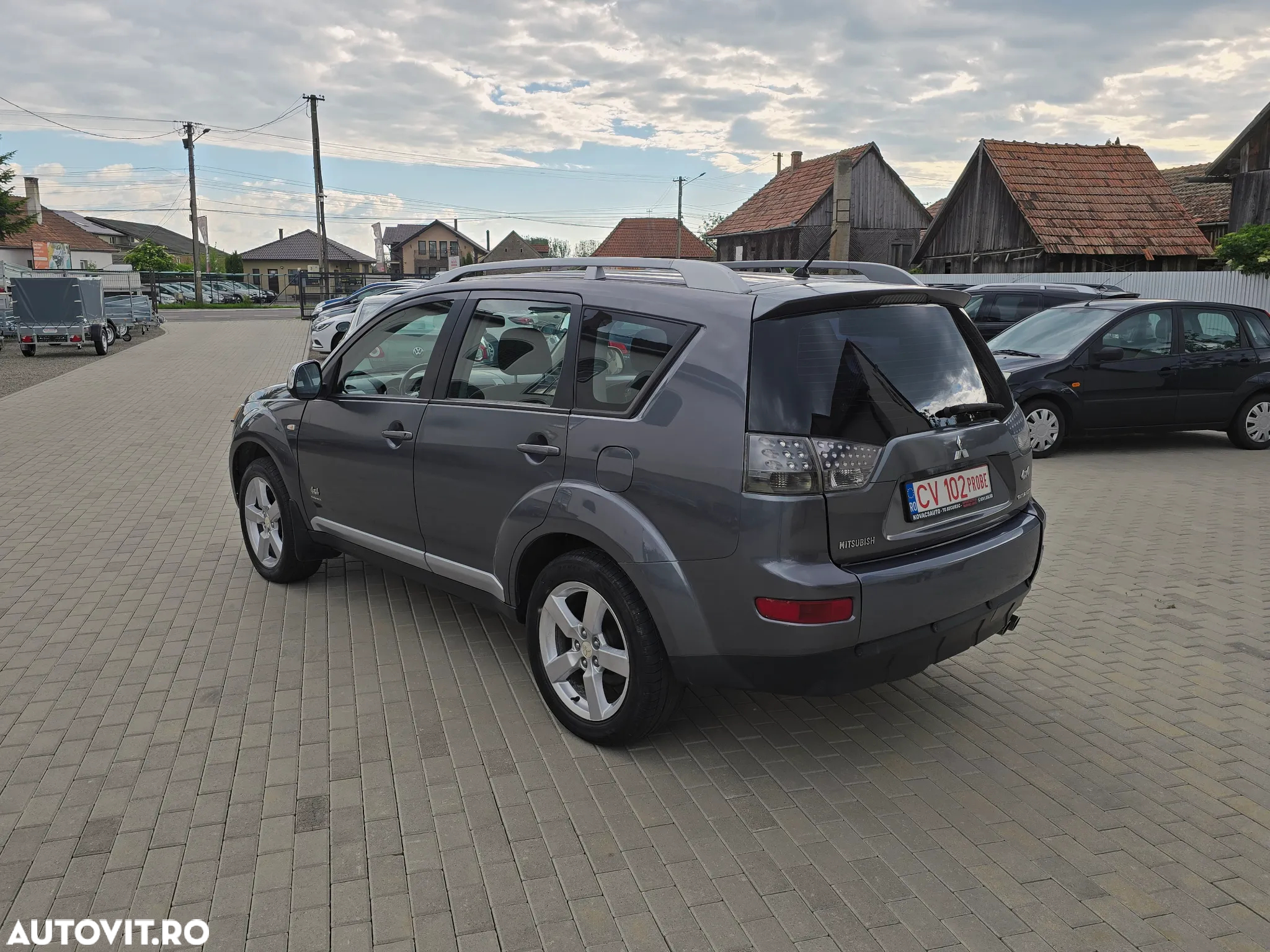 Mitsubishi Outlander 2.0 DI-D 4WD Invite - 4