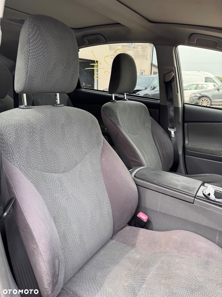 Toyota Prius+ (Hybrid) - 18
