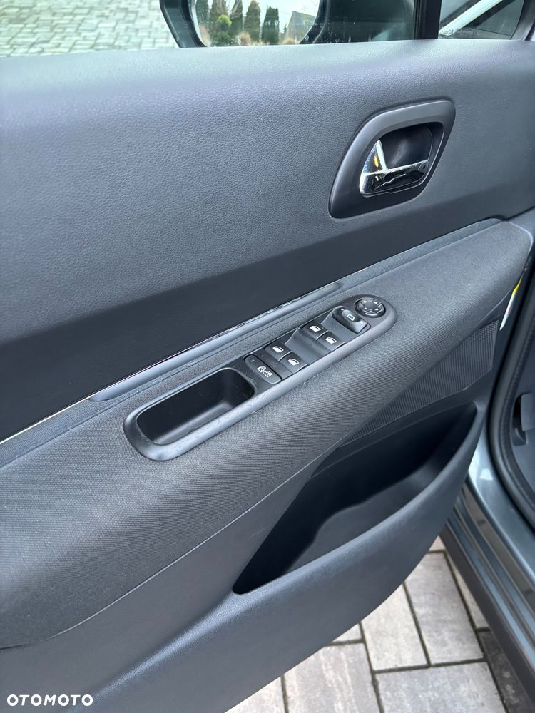 Peugeot 3008 HDi FAP 115 Family - 16