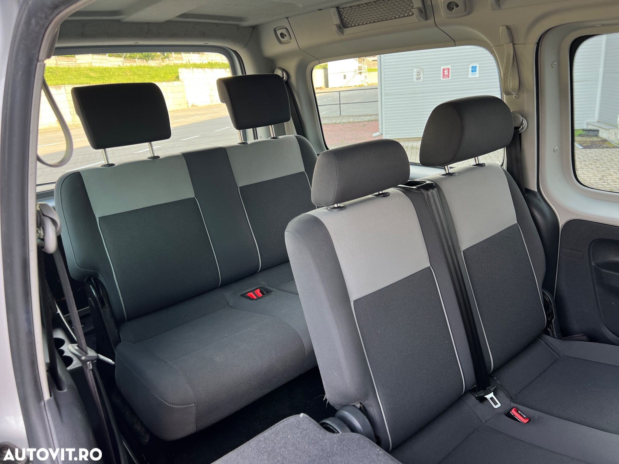 Volkswagen Caddy 1.6 TDI (7-Si.) Edition 30 - 12