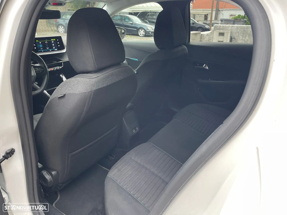 Peugeot e-208 E-Style - 31