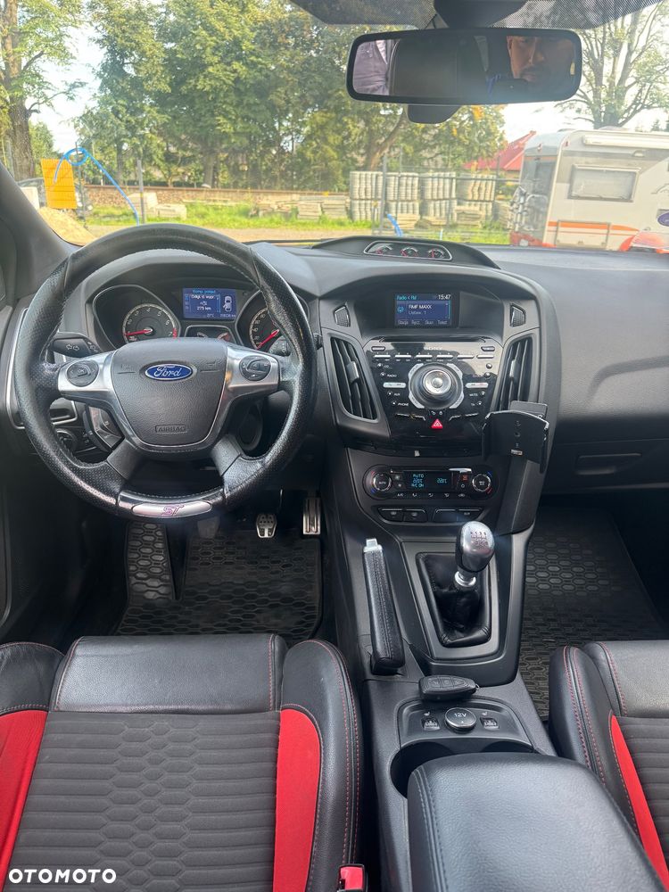 Ford Focus ST - 8