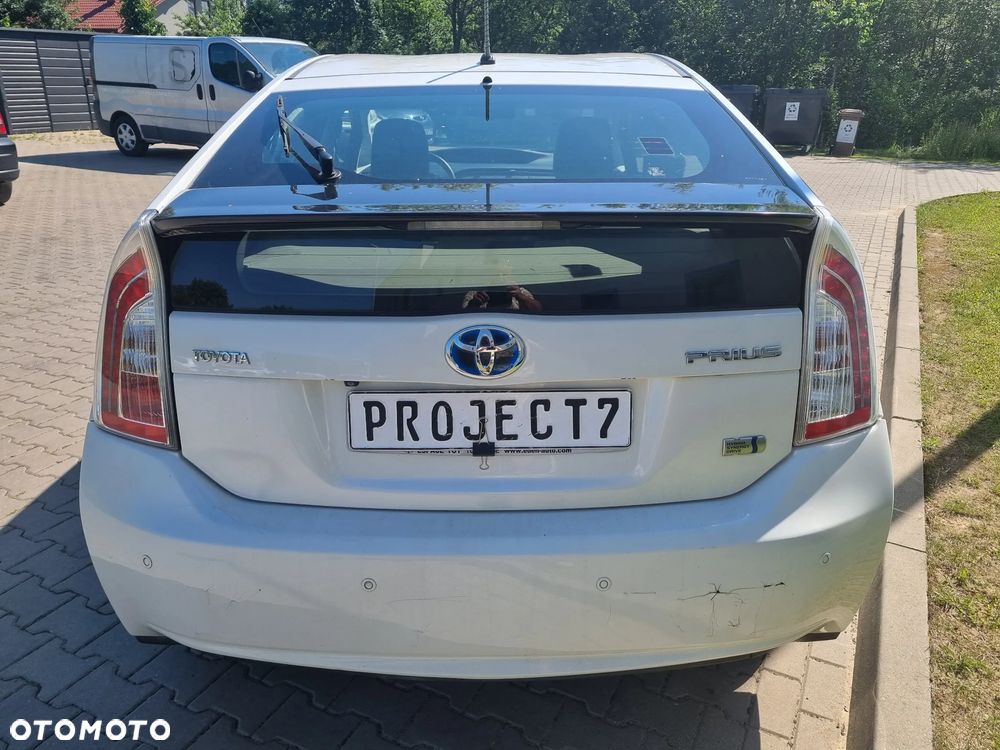 Toyota Prius (Hybrid) Executive - 3