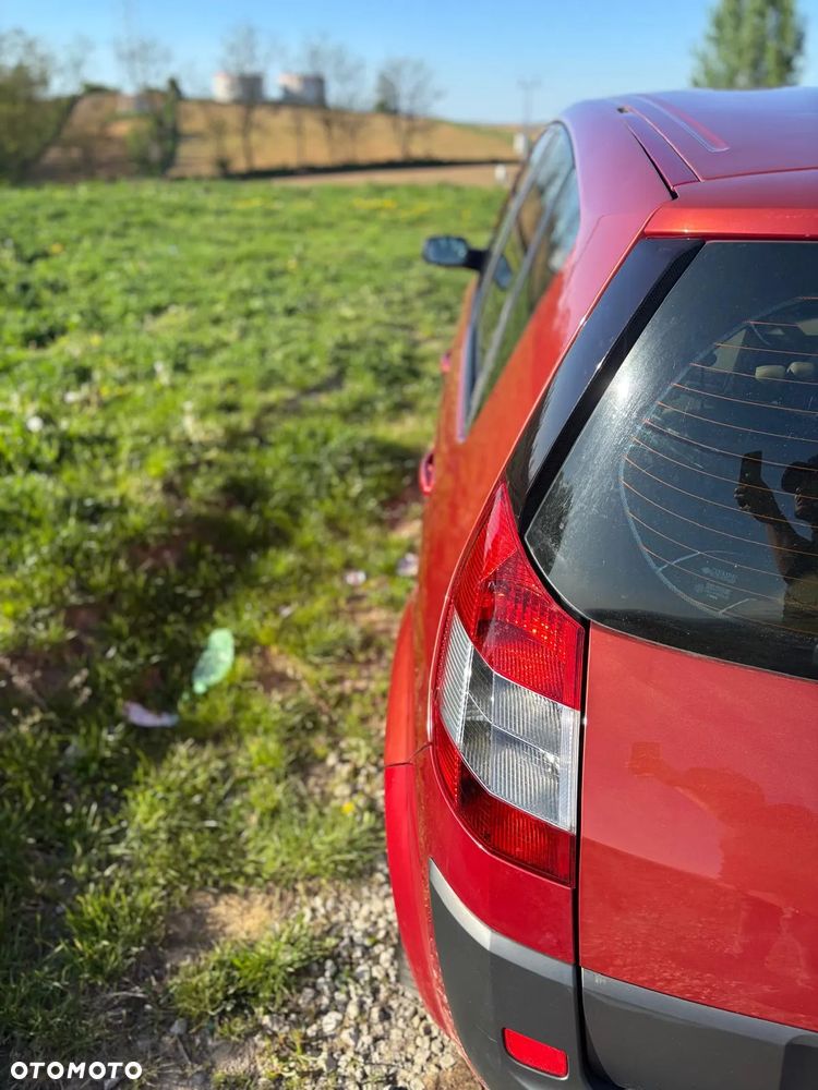 Renault Scenic 1.9 dCi FAP Avantage - 9