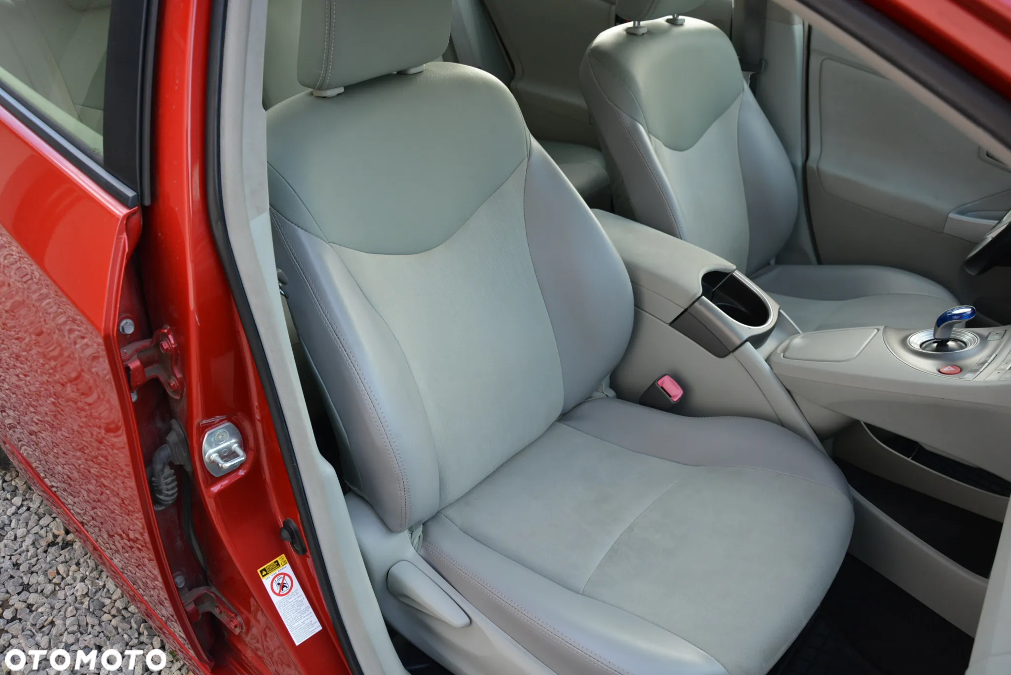 Toyota Prius 1.8 HSD Premium - 31