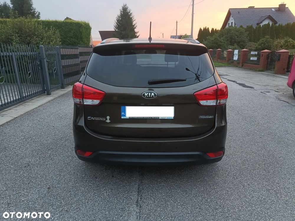 Kia Carens - 5