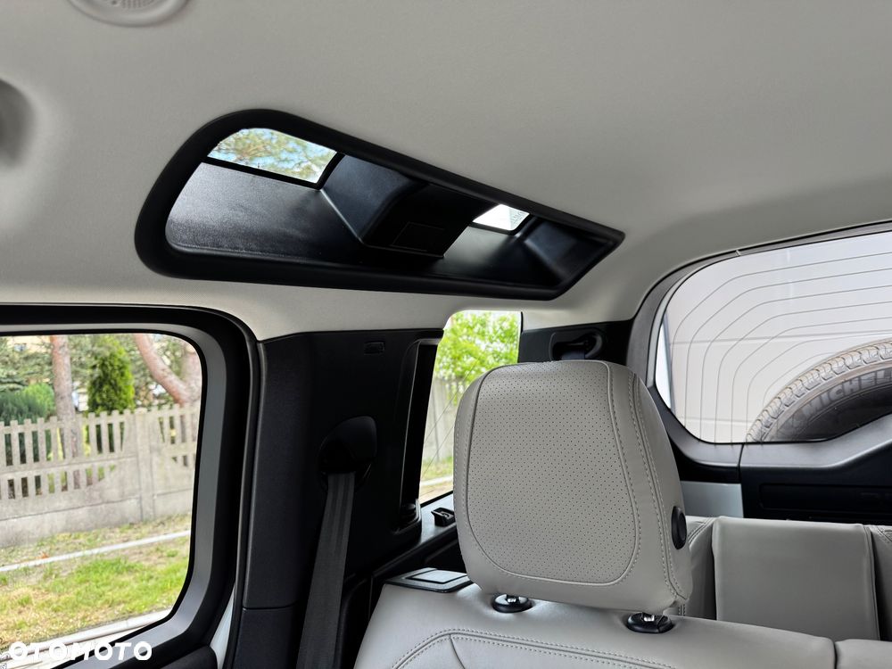 Land Rover Defender 110 P300 - 15