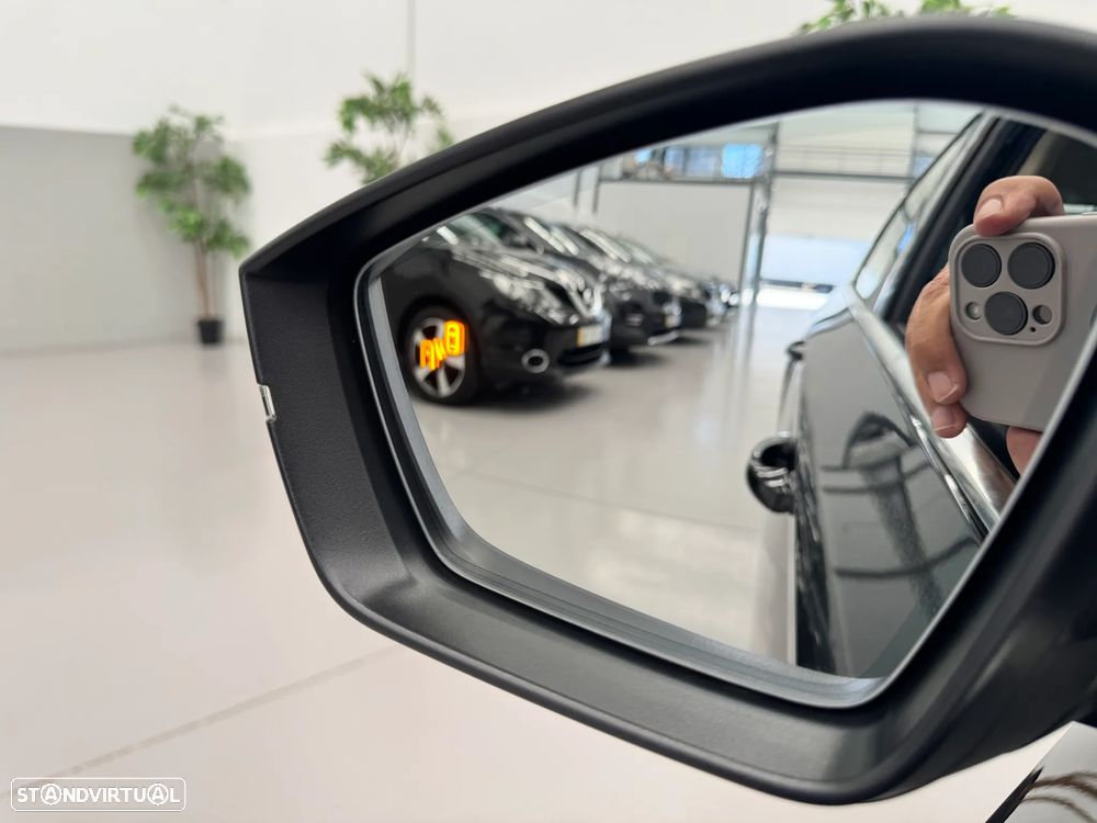 Skoda Superb 2.0 TDI Laurin&Klement DSG - 8