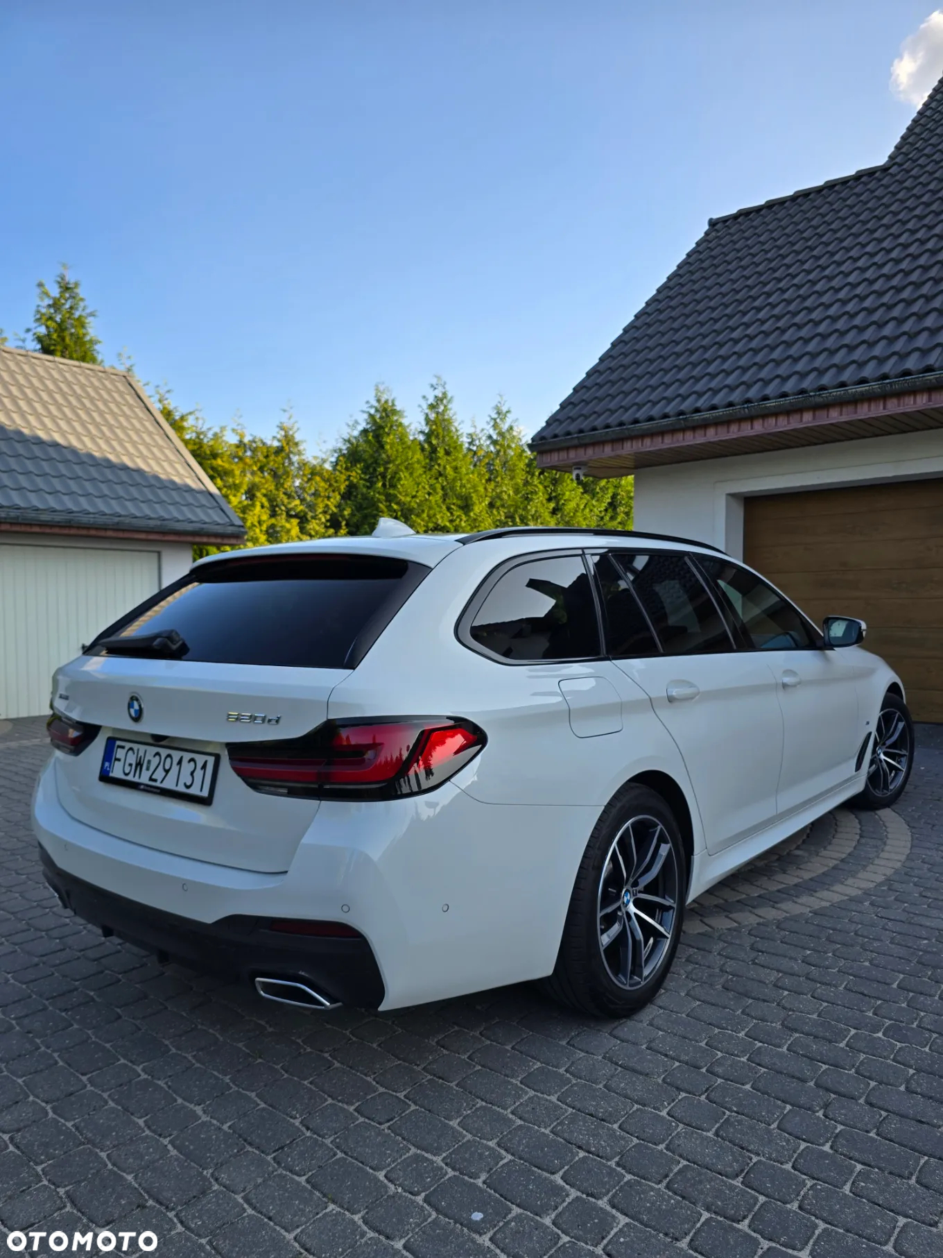 BMW Seria 5 520d xDrive Touring M Sport Edition - 14