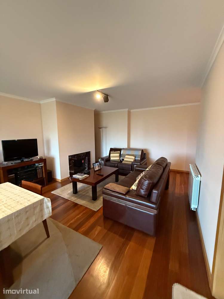 Apartamento T3 com varanda e garagem em Bragança - Grande imagem: 3/11