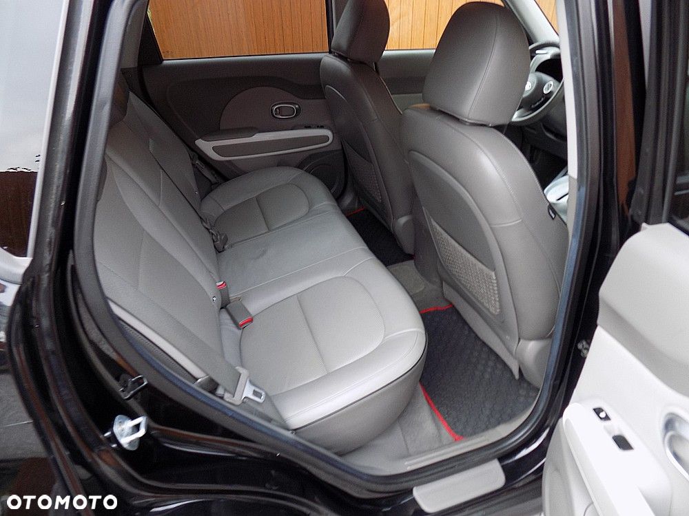 Kia Soul Plug - 7