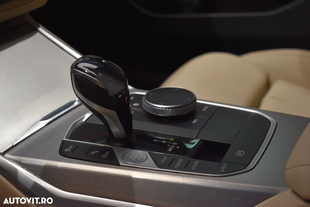 BMW Seria 3 330i Aut. Sport Line - 23