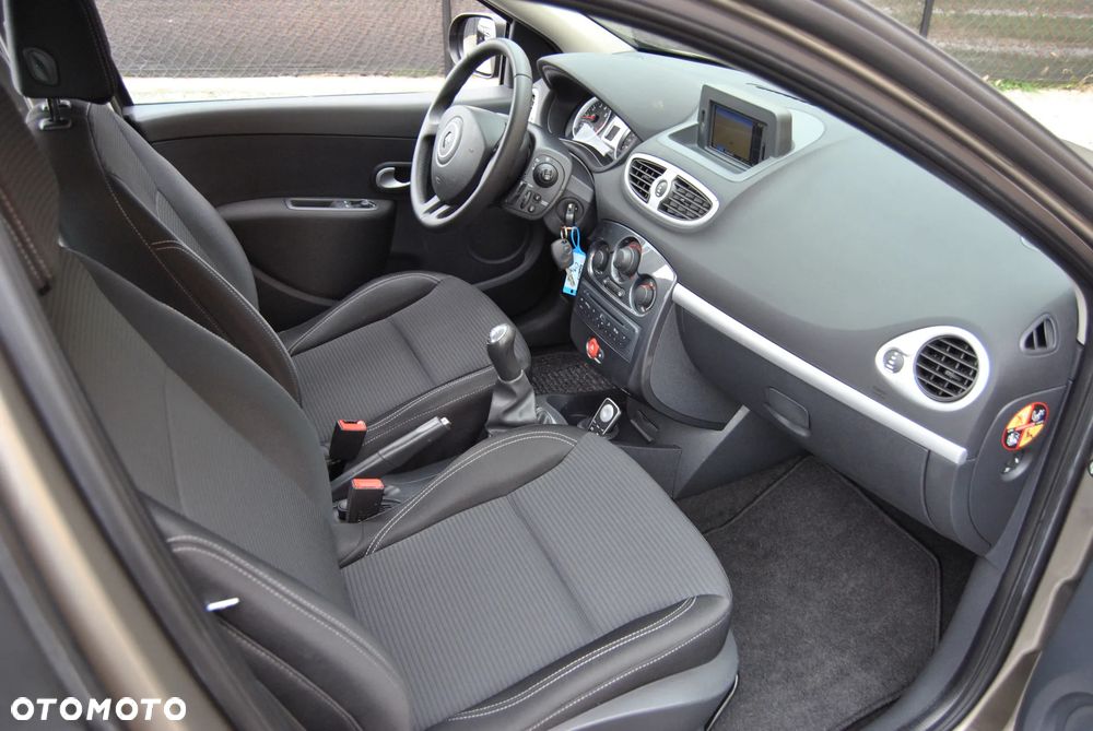 Renault Clio 1.2 16V Limited EU6 - 8