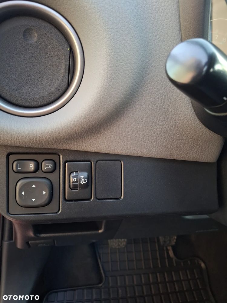 Toyota Yaris 1.33 VVT-i Executive - 27