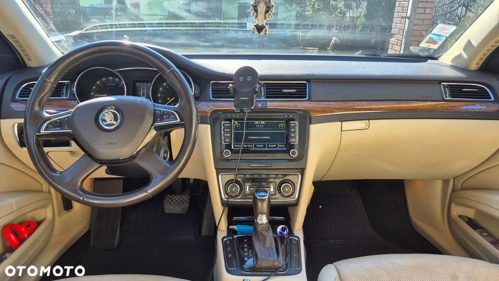 Skoda Superb 2.0 TDI 4x4 L&K DSG - 10