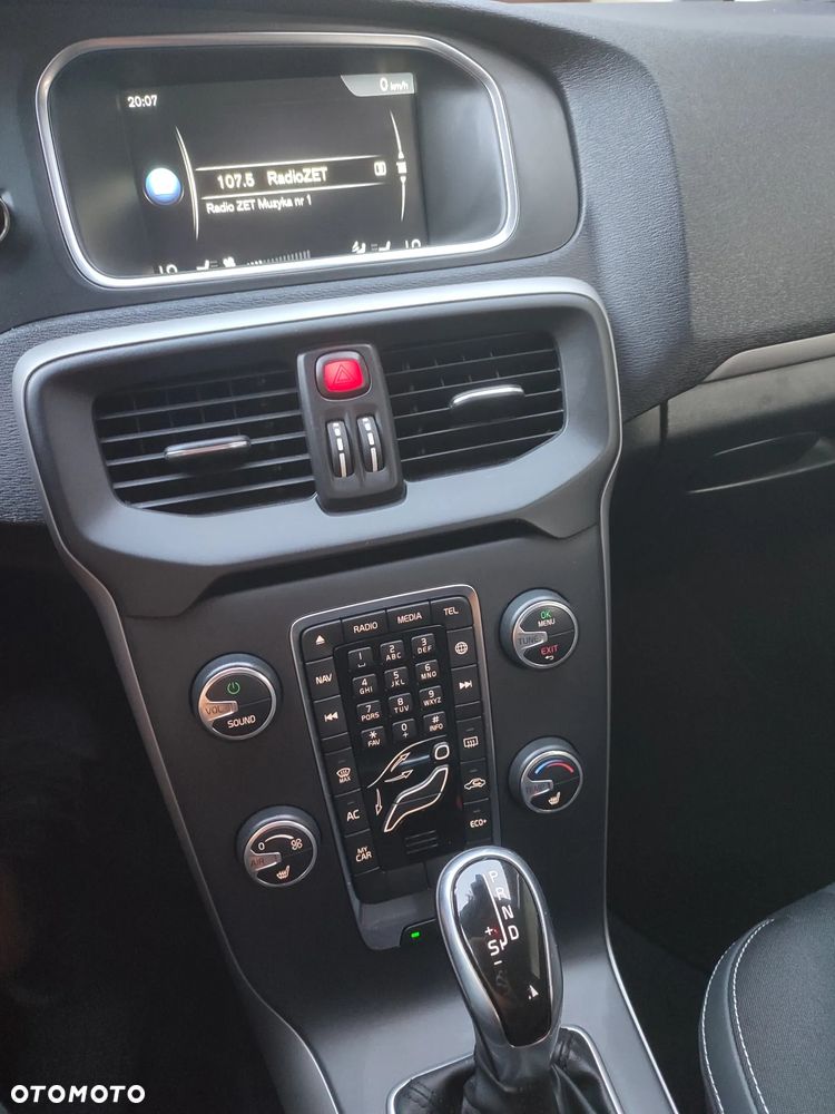 Volvo V40 D4 Drive-E Momentum - 19