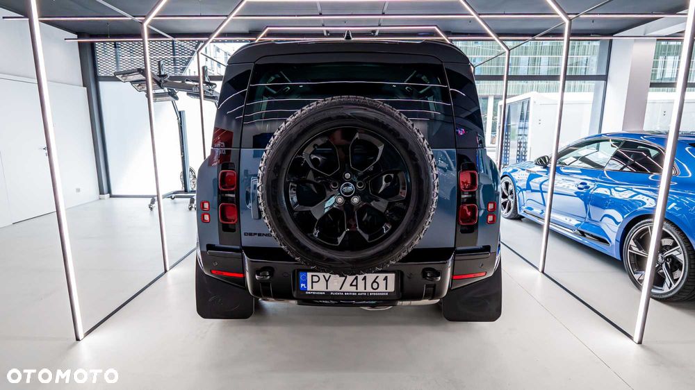 Land Rover Defender - 2