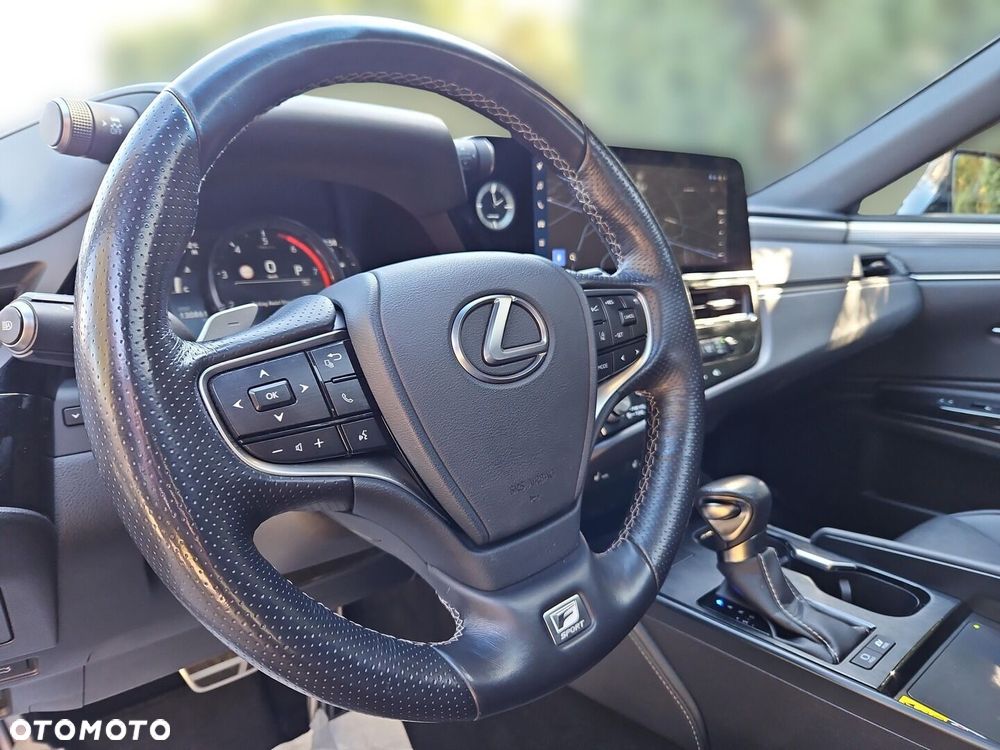 Lexus ES 300h F Sport Edition - 15