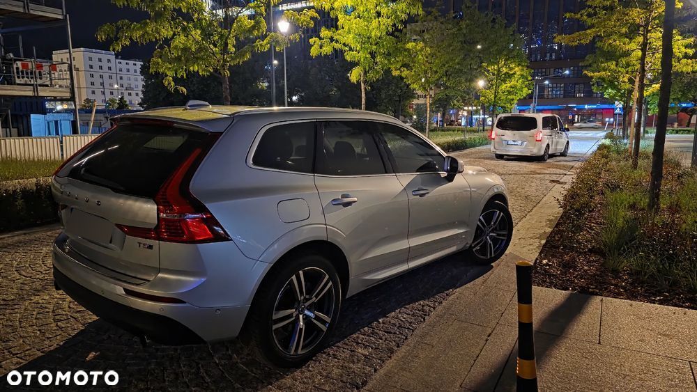 Volvo XC 60 T5 AWD Momentum Pro - 26