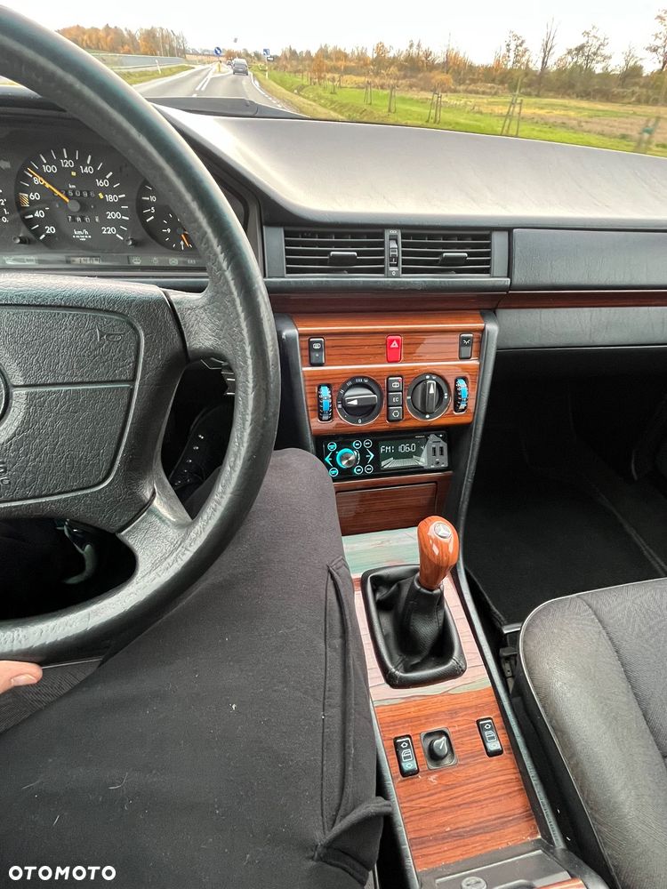 Mercedes-Benz W124 (1984-1993) - 22