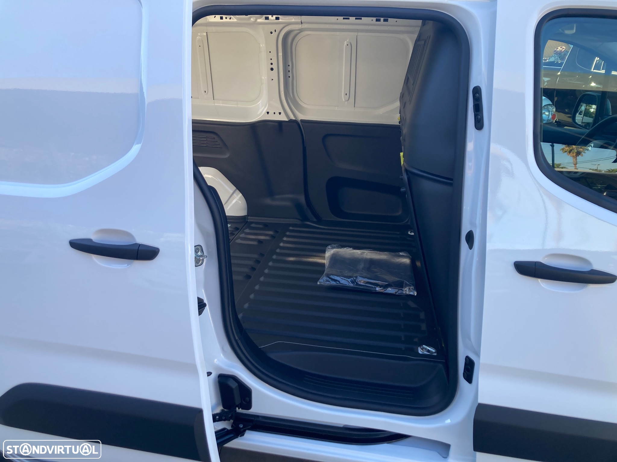 Citroën Berlingo longa L2H1 1.5 BlueHdi 102 Cv Van 3 Lug - 18