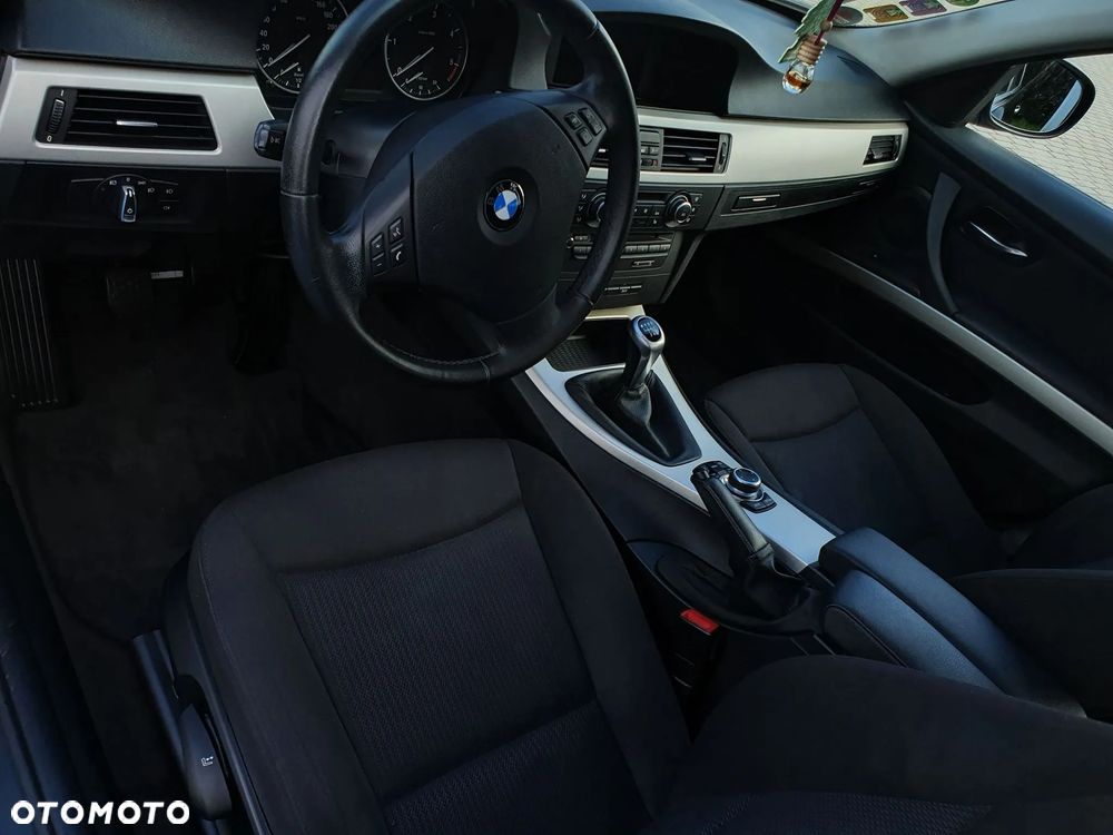 BMW Seria 3 318d - 4