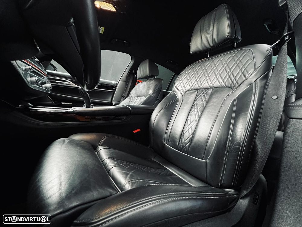 BMW 740 d xDrive Pack M - 32