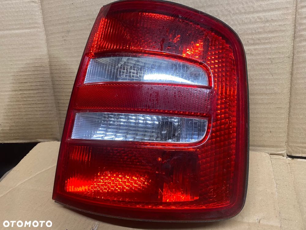 LAMPA TYLNA PRAWA SKODA FABIA I 6Y9945096 6Y9945112 - 2