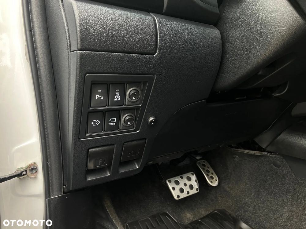 Toyota Hilux 2.8 D-4D Double Cab GR Sport 4x4 - 38